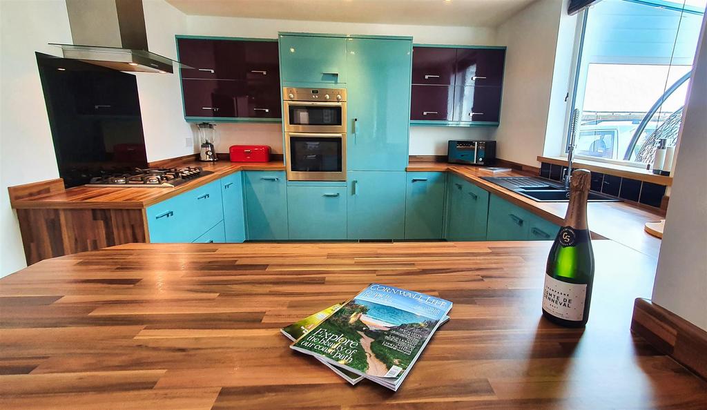 Kitchen 2.jpeg