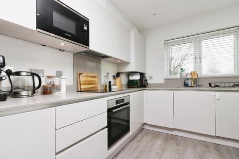 2 bedroom end of terrace house for sale - Hall Grove, Welwyn Garden City, AL7