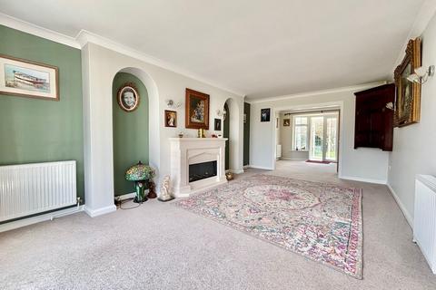 3 bedroom detached house for sale, Cooden Close, Bexhill-on-Sea, TN39