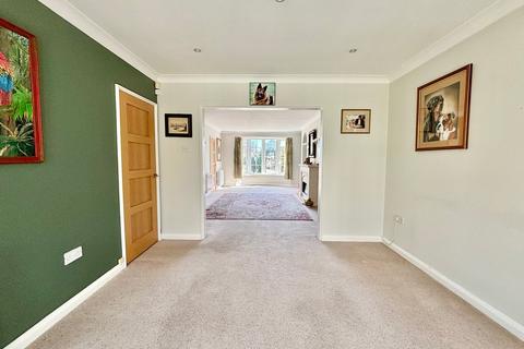 3 bedroom detached house for sale, Cooden Close, Bexhill-on-Sea, TN39