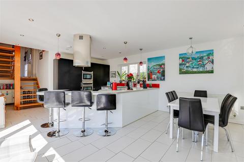 4 bedroom detached house for sale, Hillcrest, Pen-y-fai, Bridgend County Borough, CF31 4NL
