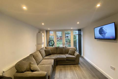 6 bedroom terraced house to rent, Irving Road, Coventry