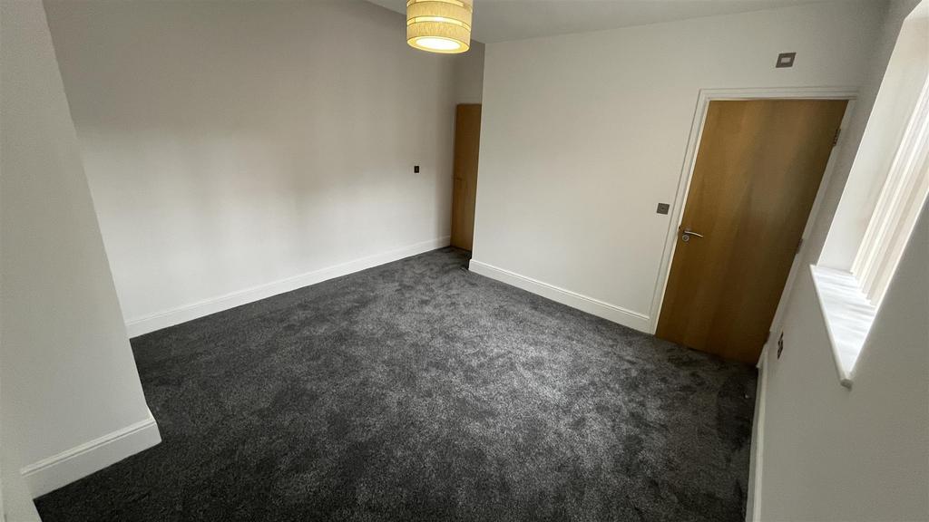 Bedroom 1 (2)