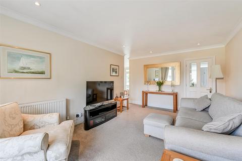 2 bedroom apartment for sale, Station Approach, Tadworth