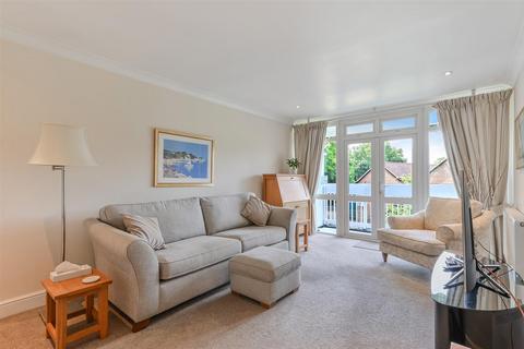 2 bedroom apartment for sale, Station Approach, Tadworth