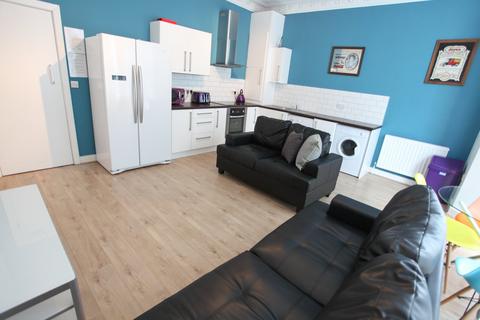 2 bedroom house share to rent, Arundel Avenue, L17 3BY,