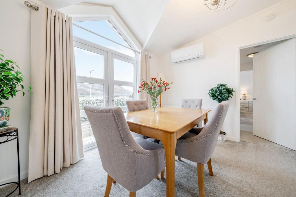 Dining room.jpg