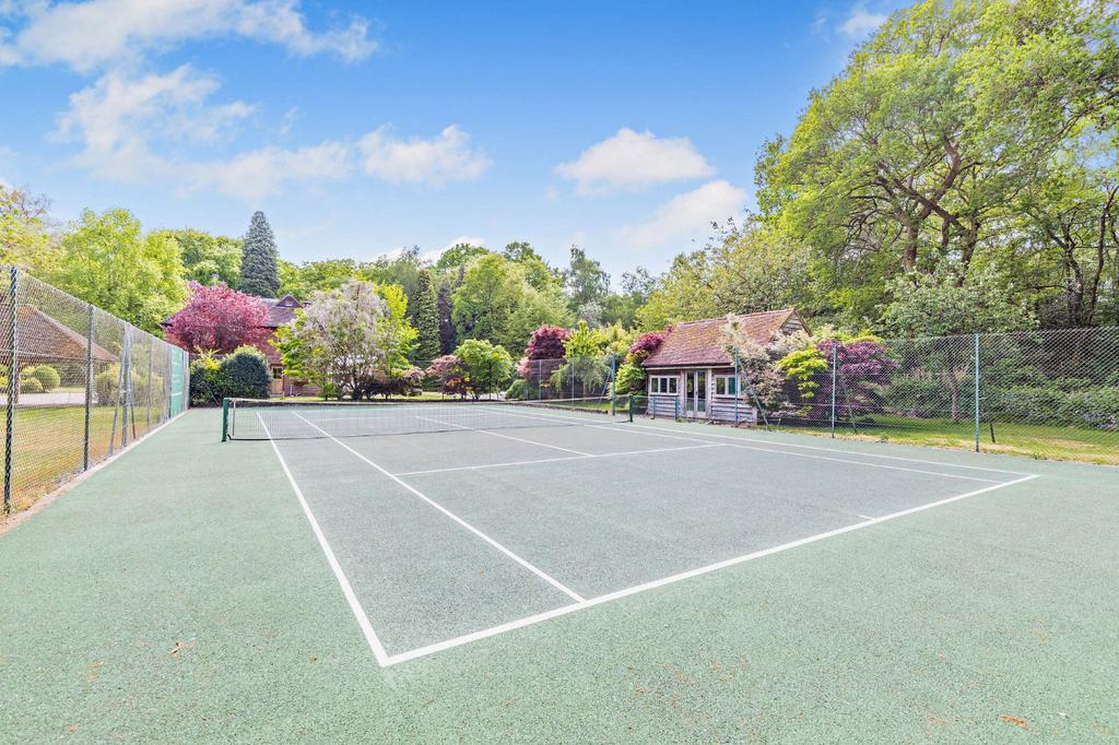 Tennis Court &amp; Gym
