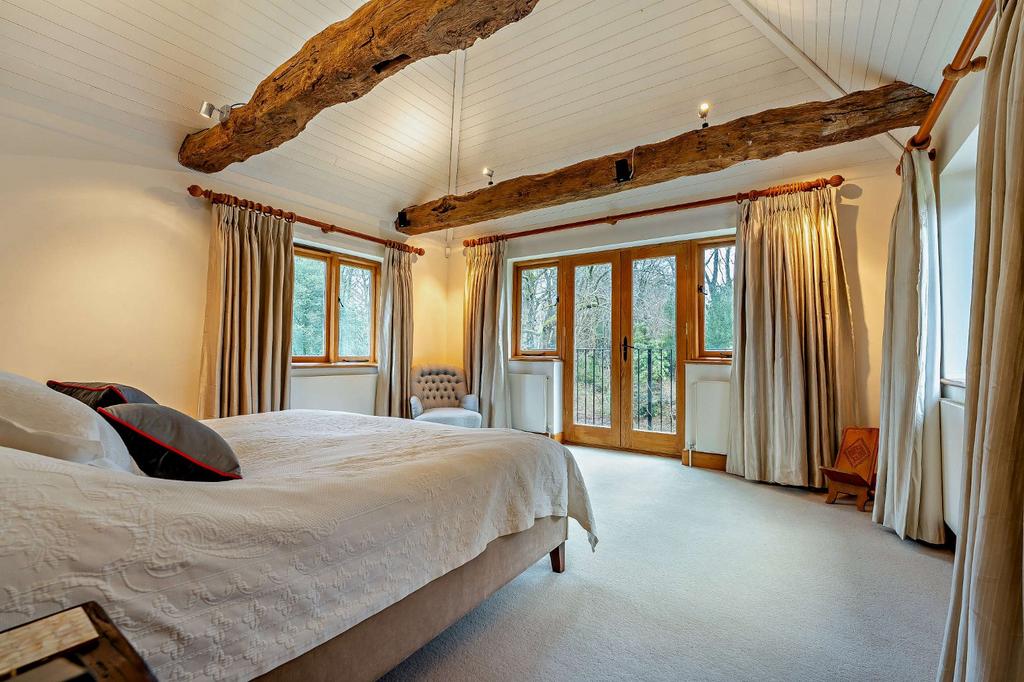 Main Bedroom Suite