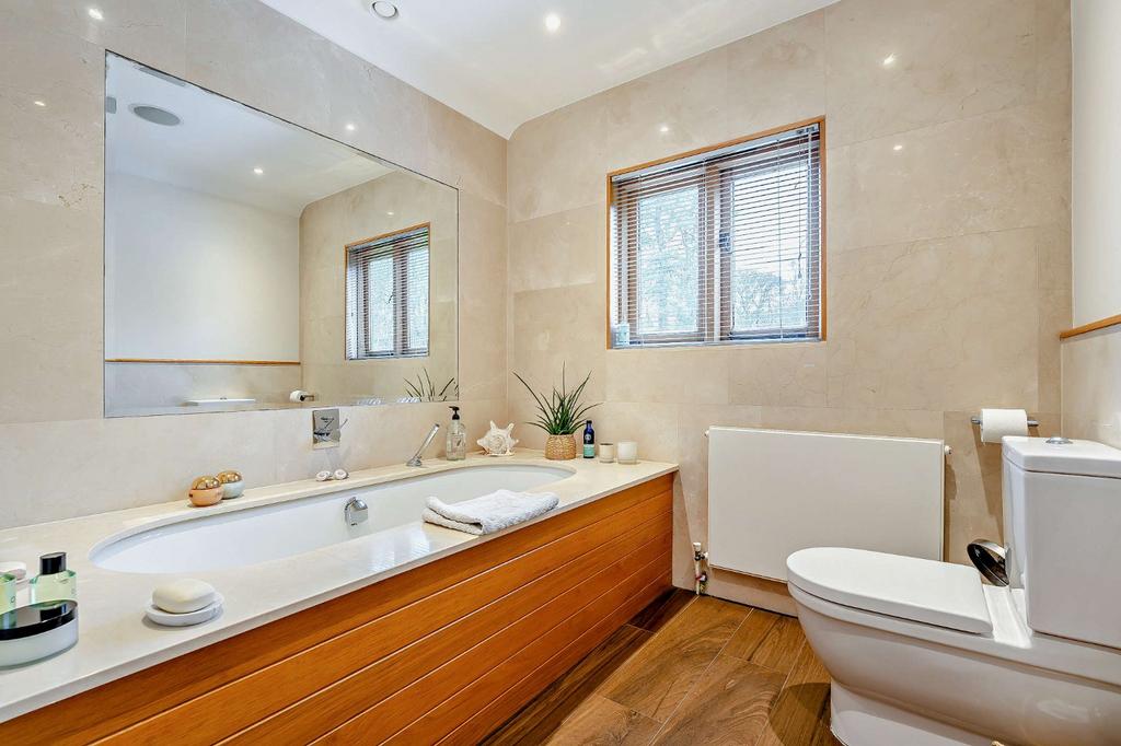 Main Bedoom En-Suite