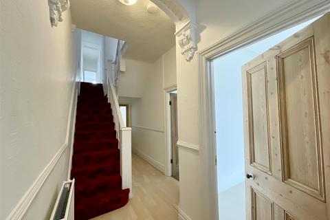 4 bedroom terraced house for sale, Old Road, Llanelli