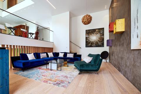 8 Roedean Crescent, London, SW15 5JU