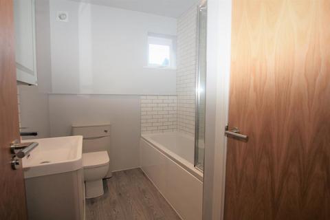 3 bedroom apartment to rent, Ansell Road, Dorking