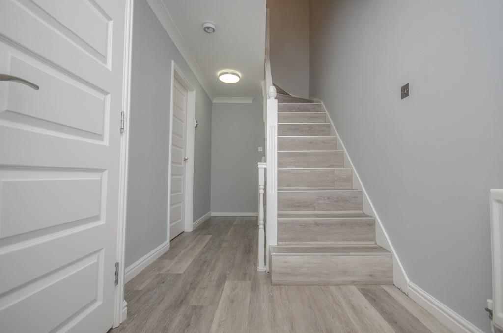 Hallway pic 2.jpg