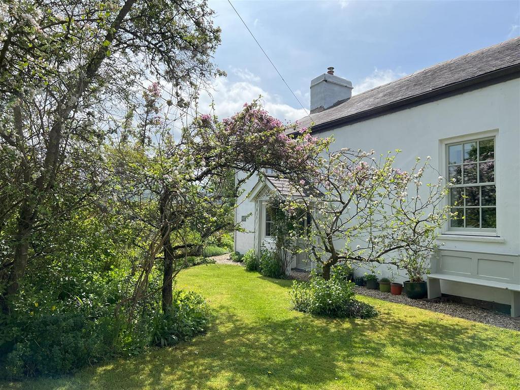21 - Front of House.jpg