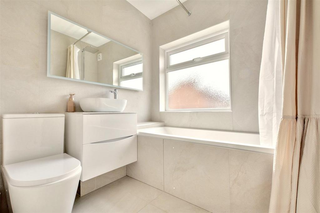Bathroom 1.jpeg