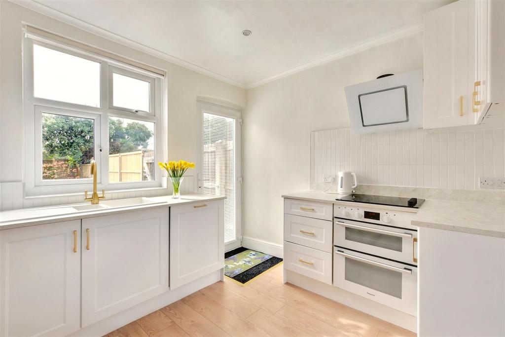 Kitchen 5.jpeg