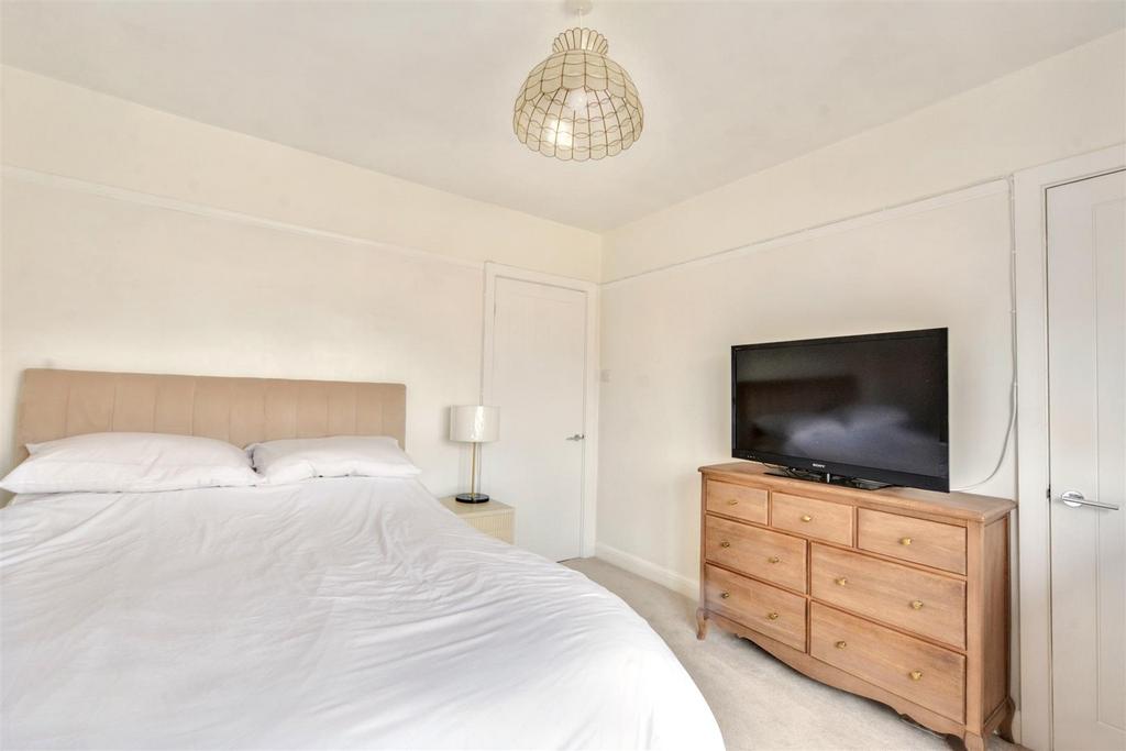 Bedroom 1 2.jpeg