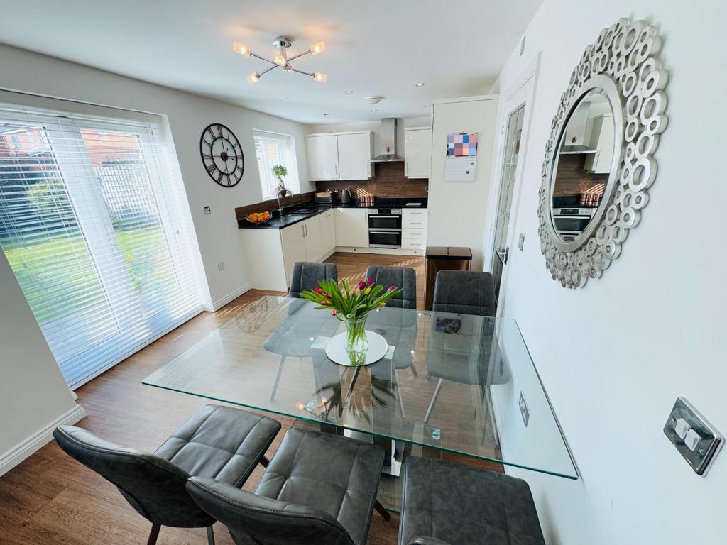 Kitchen/diner/sitting room
