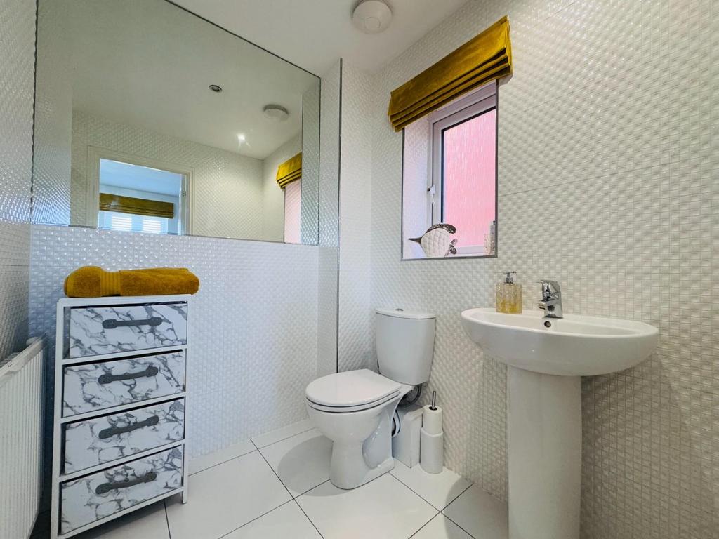 En suite to bedoom two