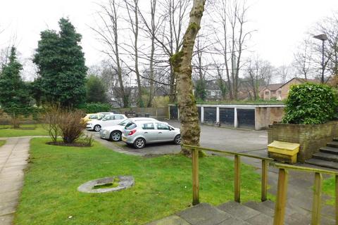 2 bedroom flat to rent, Bury Old Road, Salford