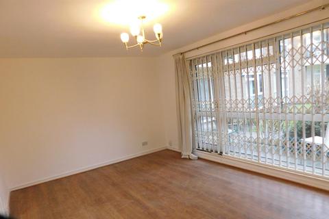2 bedroom flat to rent, Bury Old Road, Salford