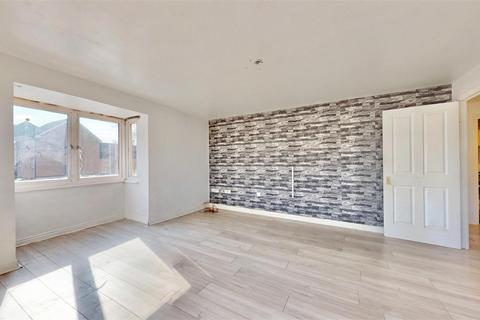 2 bedroom flat for sale, Glandford Way, Chadwell Heath, RM6