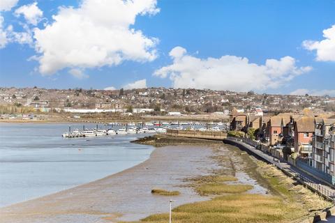 2 bedroom apartment for sale, Valetta Way, Rochester, Kent