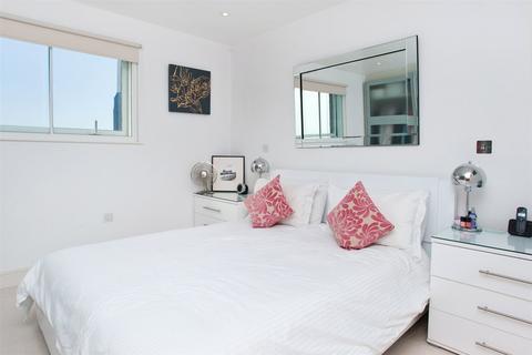 1 bedroom apartment to rent, Howard Building, 368 Queenstown Road, London, SW11