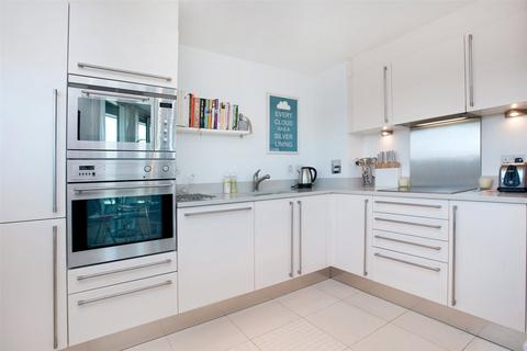 1 bedroom apartment to rent, Howard Building, 368 Queenstown Road, London, SW11