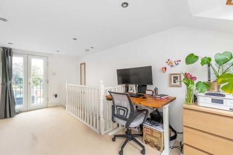 3 Brook Road, Twickenham, TW1 1JE