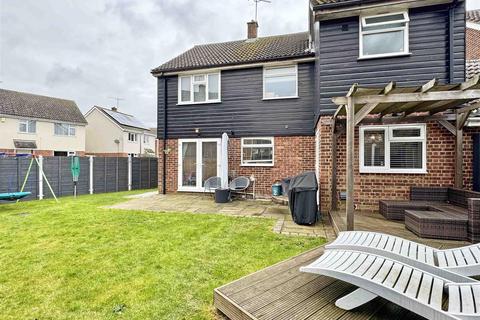 2 Rydal Way, Great Notley, Braintree, CM77 7UG