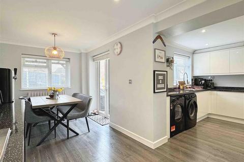 2 Rydal Way, Great Notley, Braintree, CM77 7UG