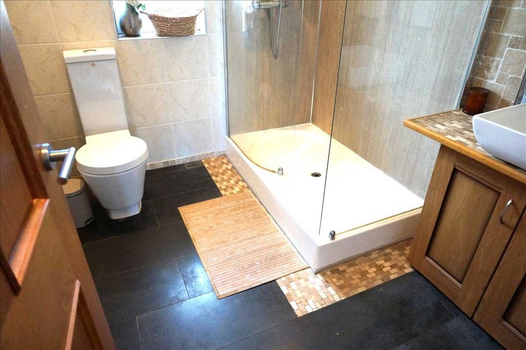 En suite shower room