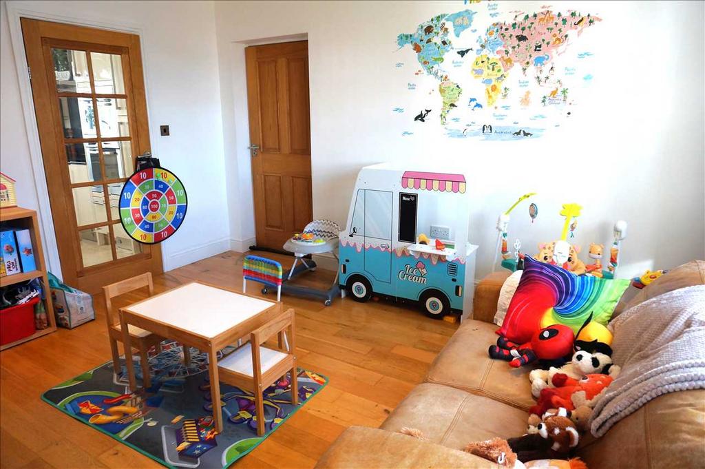 Living room / play