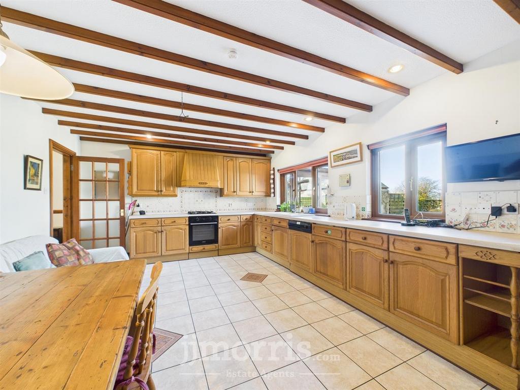 CAM02122 G0-PR0257-STILL007.jpg