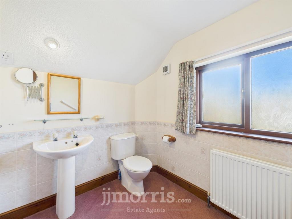 En-Suite Bathroom