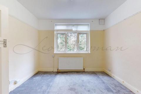 3 bedroom flat to rent, Watford Way, London, NW4