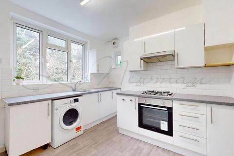 3 bedroom flat to rent, Watford Way, London, NW4
