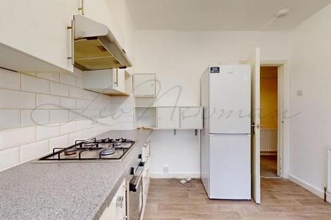 3 bedroom flat to rent, Watford Way, London, NW4