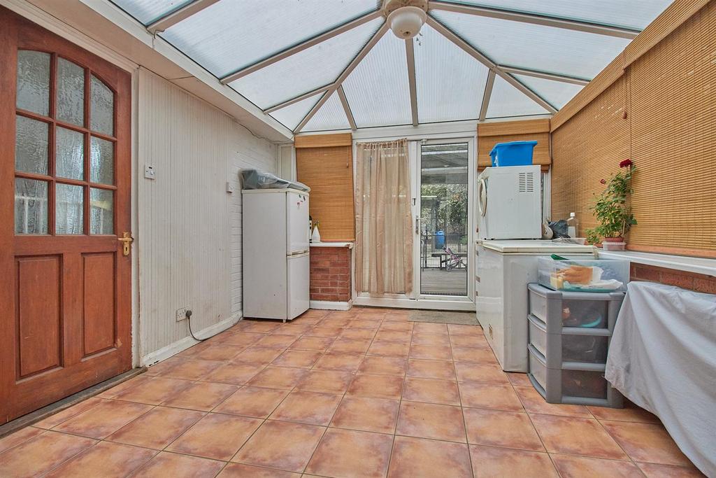 UPVC SUDG Conservatory to Rear