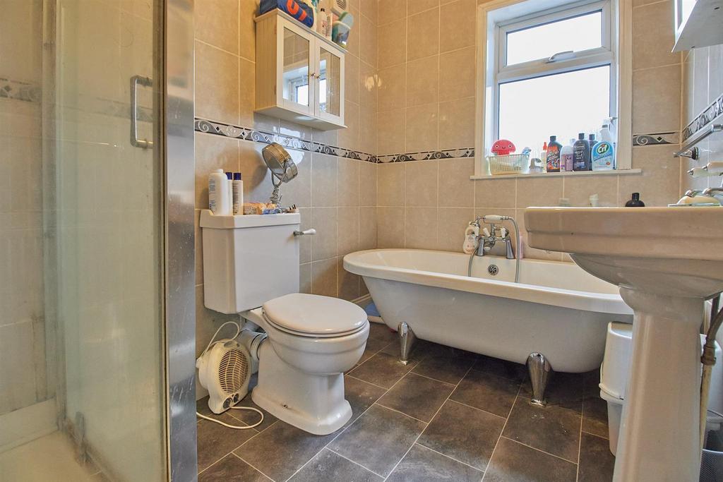 Bathroom to Rear