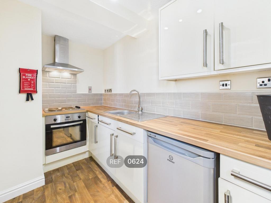 Kitchen &amp; Living area