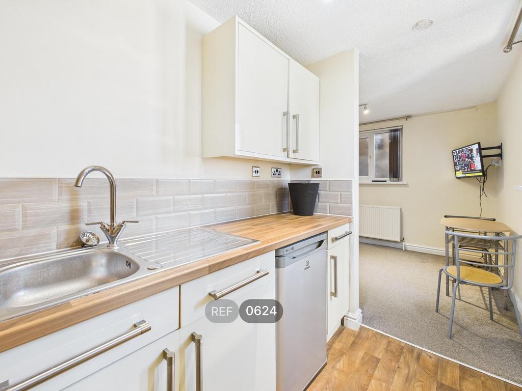 Kitchen &amp; Living area