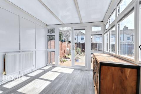 2 bedroom bungalow for sale, Ferro Road, Rainham, RM13 9TP
