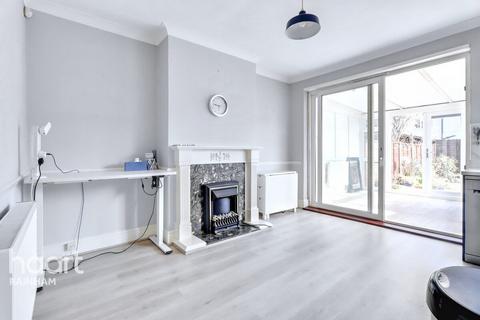 5 Ferro Road, Rainham, RM13 9TP