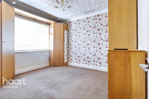 5 Ferro Road, Rainham, RM13 9TP