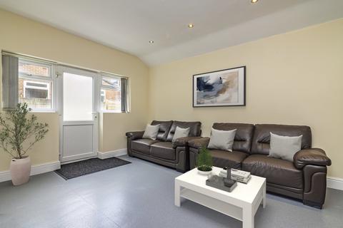3 bedroom house to rent, Church Avenue, Nottingham NG7