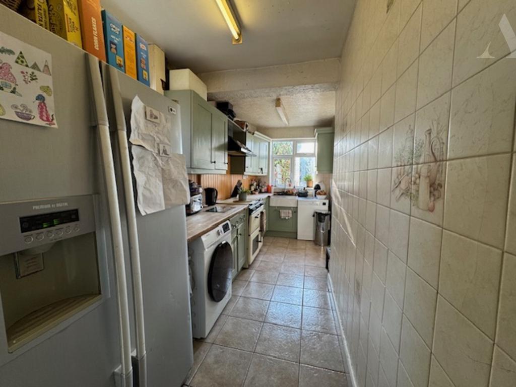 70 Millington Road kitchen