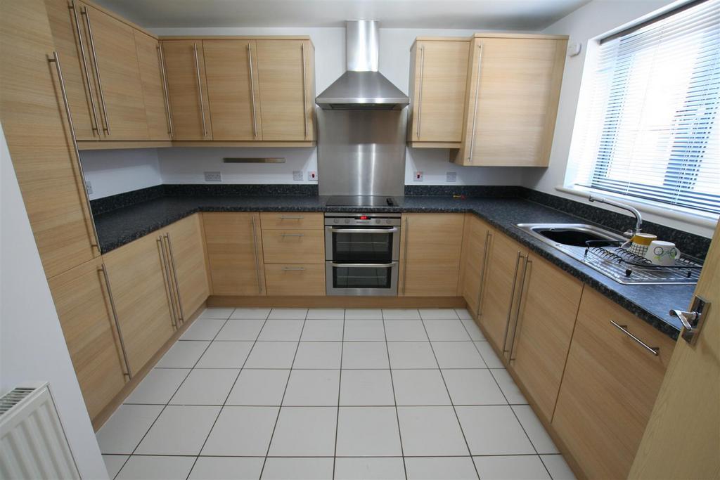 Bradleycourt,20newkitchen.JPG